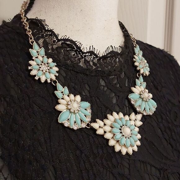 Talbots Mint Green and Cream Flower Motif Statement Necklace - Picture 2 of 8